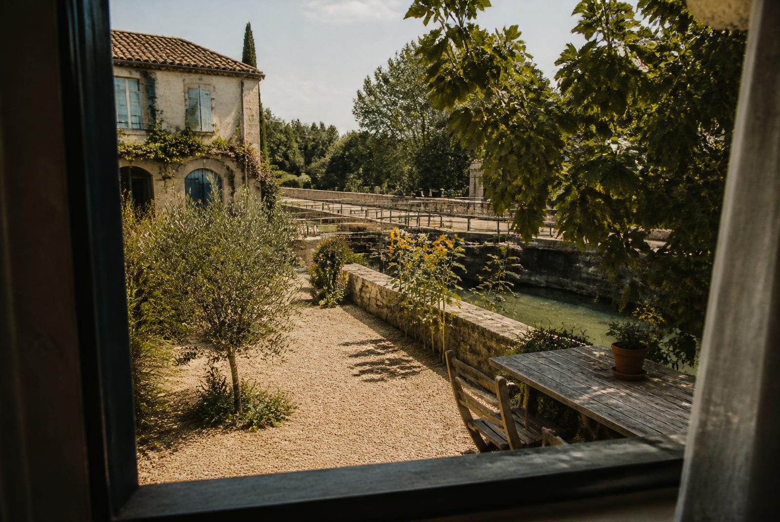Coin lecture près de la fenêtre de la chambre Tournesol