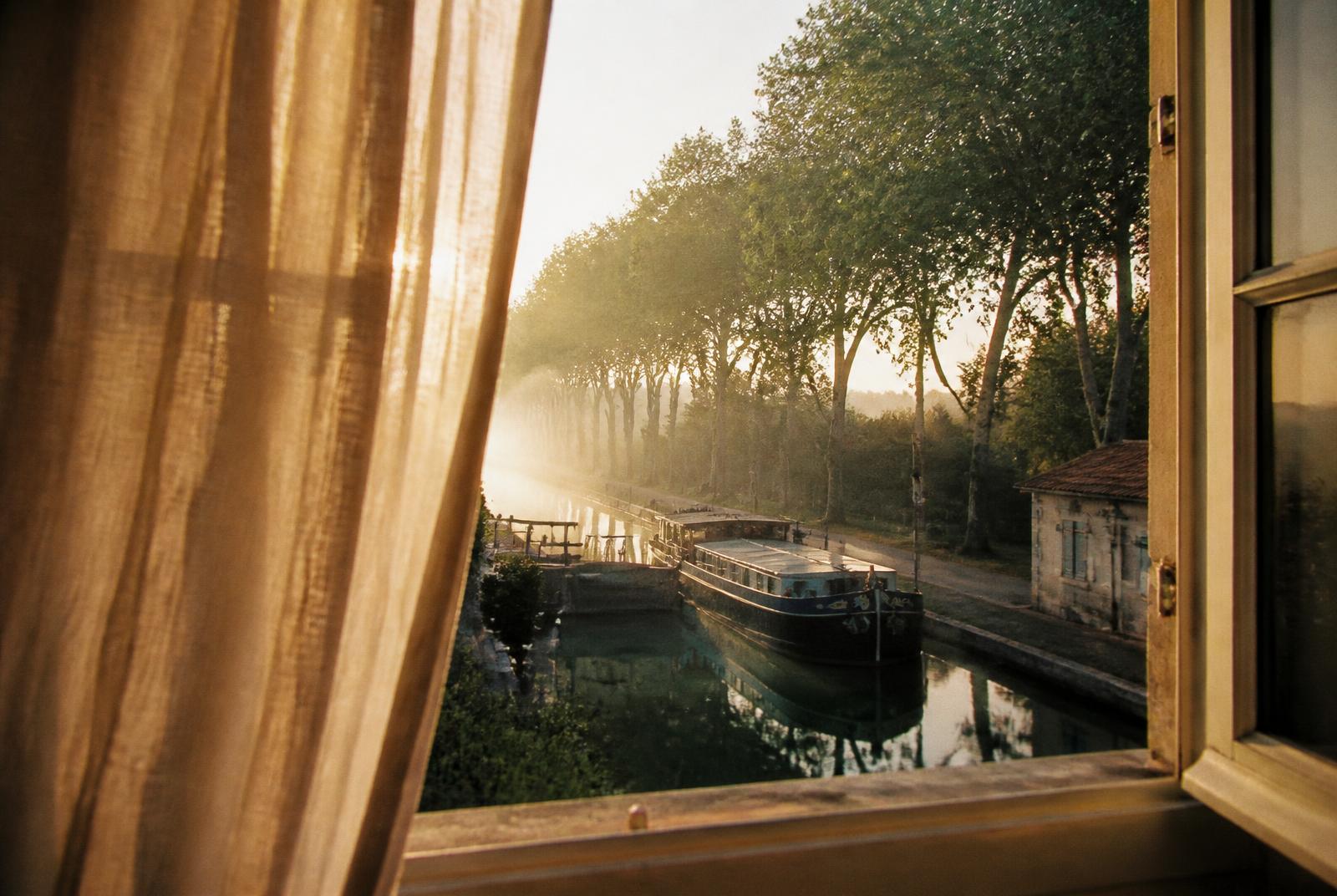 Chemin de halage ombragé le long du Canal du Midi